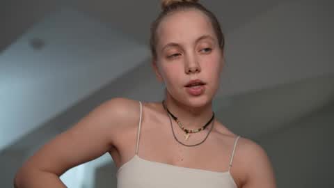 Snapshot of appr0ved chatting on 02/15/25, 11:50 REYNA my friend online show from 02/15/25, 11:50