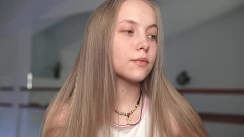 Snapshot of appr0ved chatting on 03/11/25, 03:02 REYNA my friend online show from 03/11/25, 03:02