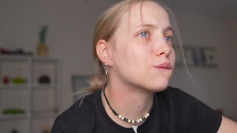 Snapshot of appr0ved_ chatting on 03/26/26, 03:06 REYNA next stream is 11h of Feb online show from 03/26/26, 03:06