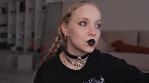 Snapshot of appr0ved_ chatting on 03/29/26, 03:12 REYNA next stream is 11h of Feb online show from 03/29/26, 03:12