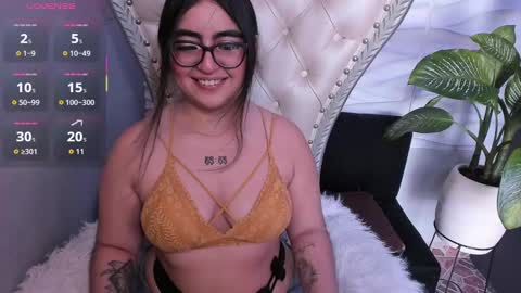 Snapshot of appril_foxx chatting on 09/21/25, 03:13 apprilfoxx online show from 09/21/25, 03:13