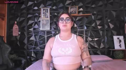 Snapshot of appril_foxx chatting on 02/15/26, 02:36 apprilfoxx online show from 02/15/26, 02:36
