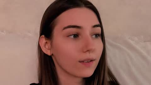 Snapshot of approche_toi_petite chatting on 09/12/25, 11:32 Meghan online show from 09/12/25, 11:32