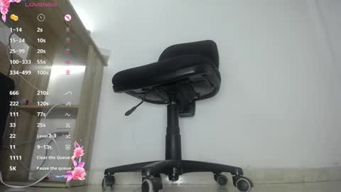 Snapshot of aprhillove chatting on 12/13/24, 11:02 Aprhillove online show from 12/13/24, 11:02