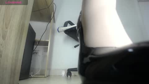 Snapshot of aprhillove chatting on 01/29/25, 10:27 Aprhillove online show from 01/29/25, 10:27