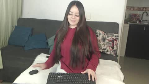 Snapshot of apriil_3 chatting on 11/12/25, 03:07 Abril Freelance Model online show from 11/12/25, 03:07