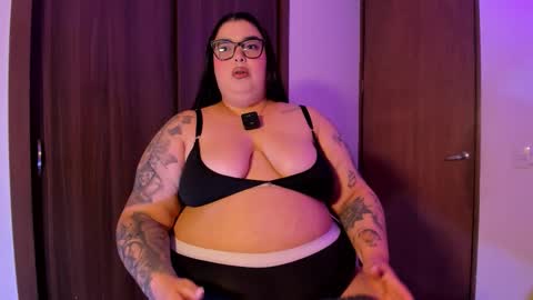 Snapshot of apriilpeach_ chatting on 11/07/25, 10:43 Maria online show from 11/07/25, 10:43