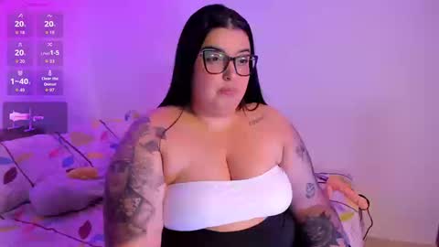 Snapshot of apriilpeach_ chatting on 03/19/26, 10:03 Maria online show from 03/19/26, 10:03