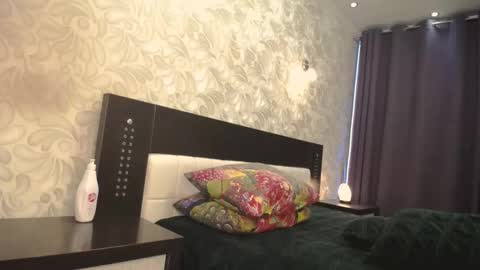 Snapshot of april_bronte chatting on 11/25/25, 08:20 April Bronte online show from 11/25/25, 08:20