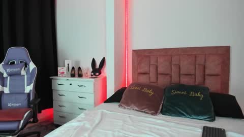 april collinsxx online show from 10/16/25, 10:00