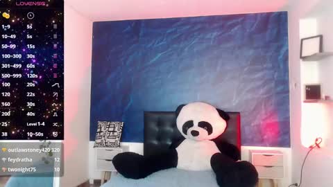 Snapshot of april_dumont chatting on 12/12/24, 06:31 April online show from 12/12/24, 06:31