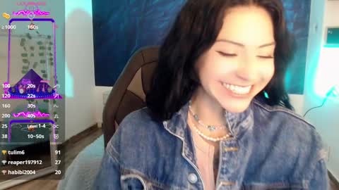 Snapshot of april_dumont chatting on 12/21/24, 04:25 April online show from 12/21/24, 04:25