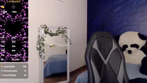 Snapshot of april_dumont chatting on 01/29/25, 06:39 April online show from 01/29/25, 06:39