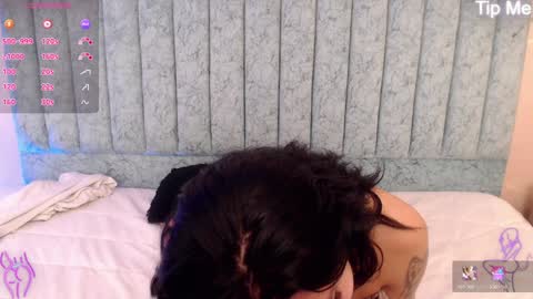 Snapshot of april_dumont chatting on 02/06/25, 05:40 April online show from 02/06/25, 05:40