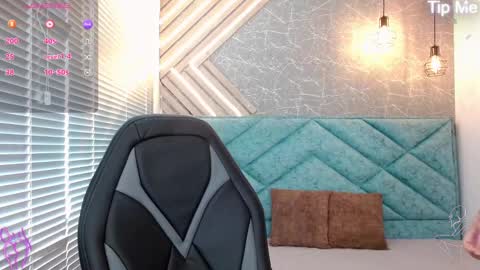 Snapshot of april_dumont chatting on 02/18/25, 12:28 April online show from 02/18/25, 12:28