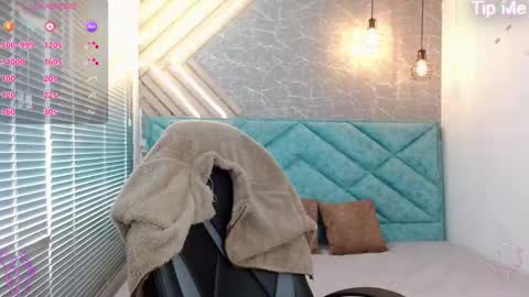 Snapshot of april_dumont chatting on 02/21/25, 01:00 April online show from 02/21/25, 01:00