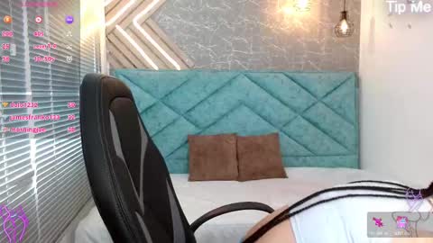 Snapshot of april_dumont chatting on 02/28/25, 06:31 April online show from 02/28/25, 06:31