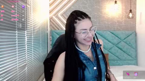 Snapshot of april_dumont chatting on 03/04/25, 12:55 April online show from 03/04/25, 12:55