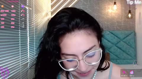 Snapshot of april_dumont chatting on 03/07/25, 12:23 April online show from 03/07/25, 12:23