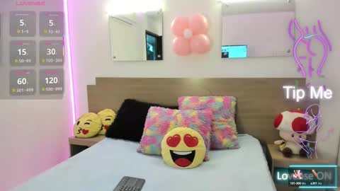 Snapshot of april_dumont chatting on 09/10/25, 11:32 April online show from 09/10/25, 11:32