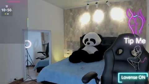 Snapshot of april_dumont chatting on 09/26/25, 11:58 April online show from 09/26/25, 11:58