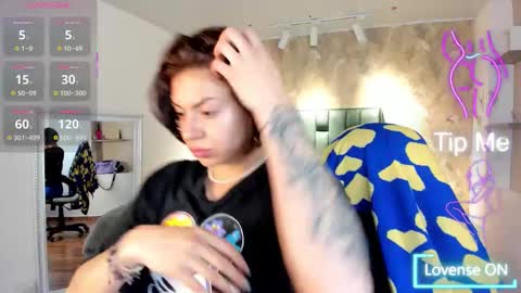 Snapshot of april_dumont chatting on 11/10/25, 11:31 April online show from 11/10/25, 11:31