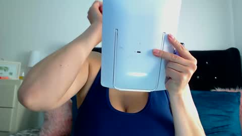 Snapshot of april_harrys chatting on 03/05/25, 02:45 April online show from 03/05/25, 02:45