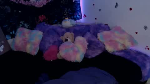 Snapshot of april_l6 chatting on 10/31/25, 10:33 april_l6 online show from 10/31/25, 10:33