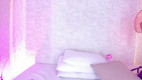 Snapshot of aprilalen chatting on 05/01/26, 12:21 April online show from 05/01/26, 12:21
