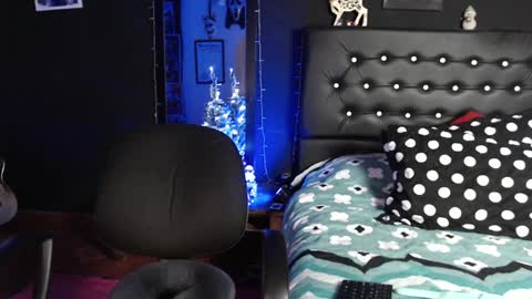 lucy online show from 01/03/25, 02:32