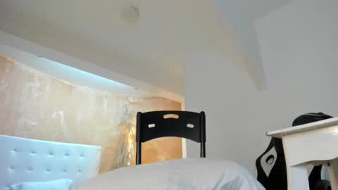 aprill_fox online show from 02/02/25, 12:57