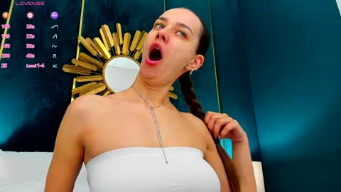 Snapshot of aprilwon chatting on 04/01/26, 05:19 April online show from 04/01/26, 05:19