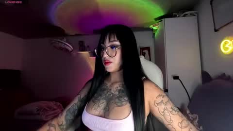 Snapshot of apurple_tulip chatting on 06/30/26, 05:08 online show from 06/30/26, 05:08