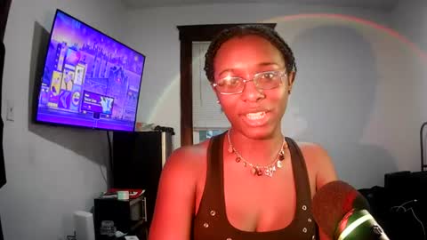 Snapshot of aquaesse chatting on 06/12/26, 11:25 Aquaesse online show from 06/12/26, 11:25