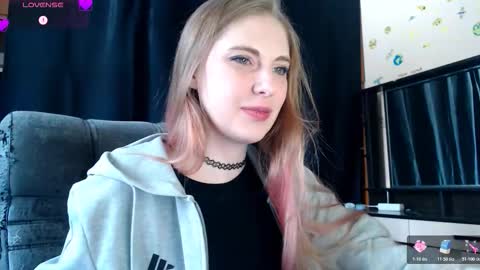 Snapshot of aqualen chatting on 03/18/26, 09:45 aqualen online show from 03/18/26, 09:45