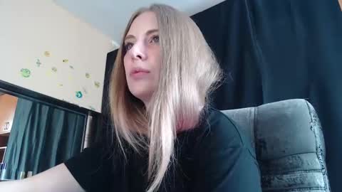 Snapshot of aqualen chatting on 04/27/26, 11:52 aqualen online show from 04/27/26, 11:52