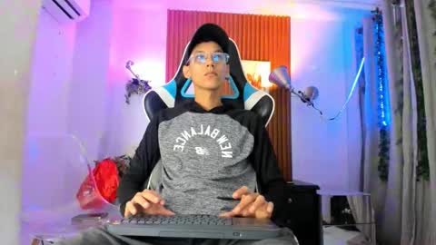 aquarius_xxx online show from 10/17/25, 11:24