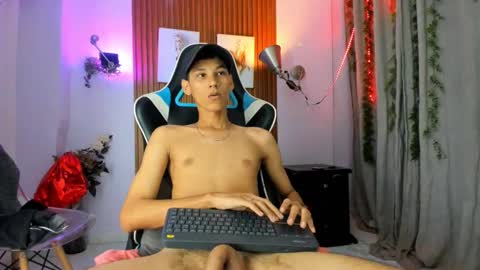 aquarius_xxx online show from 10/22/25, 11:43