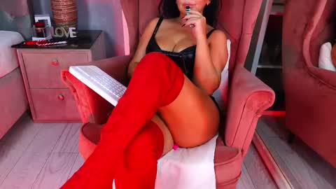 Snapshot of aqueenmonica chatting on 11/13/25, 08:52 AQueenMonica online show from 11/13/25, 08:52