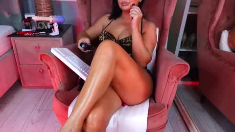 Snapshot of aqueenmonica chatting on 11/23/25, 06:30 AQueenMonica online show from 11/23/25, 06:30