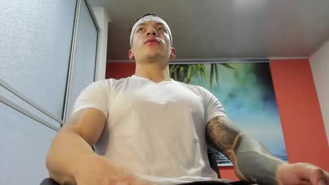 Snapshot of aquiles_51 chatting on 03/05/26, 04:58 Jonathan online show from 03/05/26, 04:58