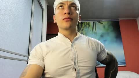 Snapshot of aquiles_51 chatting on 04/07/26, 06:41 Jonathan online show from 04/07/26, 06:41