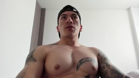 Snapshot of aquiles_51 chatting on 06/15/26, 05:15 Jonathan online show from 06/15/26, 05:15