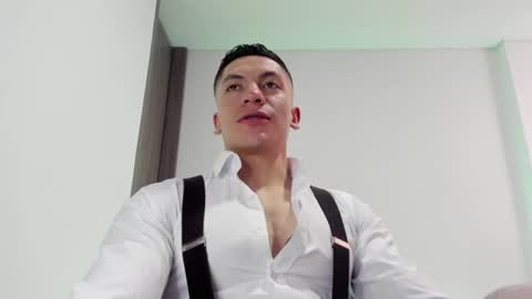 Snapshot of aquiles_51 chatting on 07/16/26, 06:14 Jonathan online show from 07/16/26, 06:14