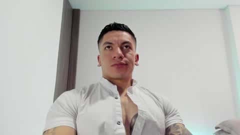 Snapshot of aquiles_51 chatting on 07/30/26, 07:02 Jonathan online show from 07/30/26, 07:02