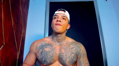 Snapshot of aquiles_elpapi chatting on 10/30/25, 01:29 AquilesElpapi online show from 10/30/25, 01:29