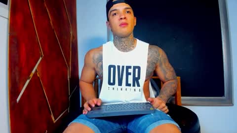 Snapshot of aquiles_elpapi chatting on 11/06/25, 11:59 AquilesElpapi online show from 11/06/25, 11:59