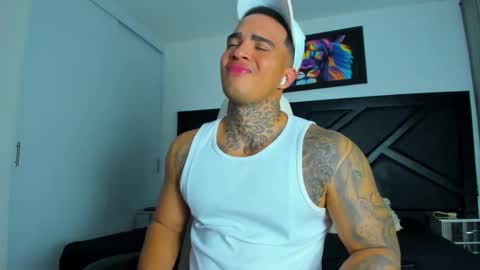 Snapshot of aquiles_elpapi chatting on 11/13/25, 01:04 AquilesElpapi online show from 11/13/25, 01:04