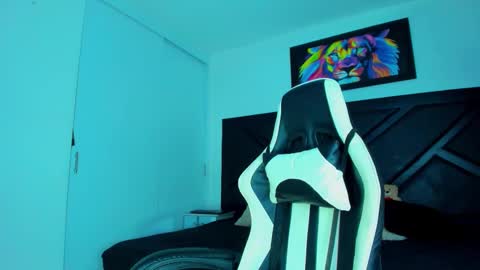 Snapshot of aquiles_elpapi chatting on 11/14/25, 09:35 AquilesElpapi online show from 11/14/25, 09:35