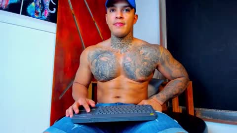 Snapshot of aquiles_elpapi chatting on 11/23/25, 01:16 AquilesElpapi online show from 11/23/25, 01:16